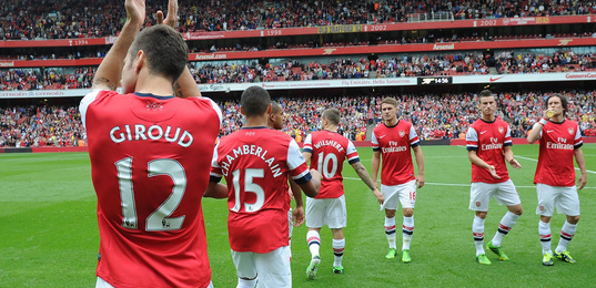 小雷：利物浦第二球犯规了，罗梅罗第一张黄牌是因为对此愤怒（小雷：利物浦第二球应判犯规，罗梅罗因不满吃到首张黄牌）