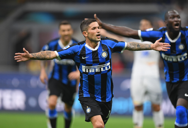 尤文官方发布皮耶罗款特制球衣，盛赞斑马王子是永远的传奇（尤文官宣推出皮耶罗纪念球衣，致敬斑马王子不朽传奇）