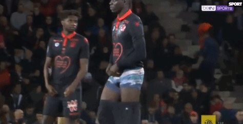 普拉蒂尼等尤文传奇与一线队见面，并参观海瑟尔惨案纪念碑