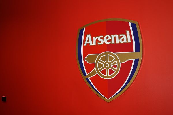 阿森纳发布战小蜜蜂赛前海报：因卡皮耶单人出镜