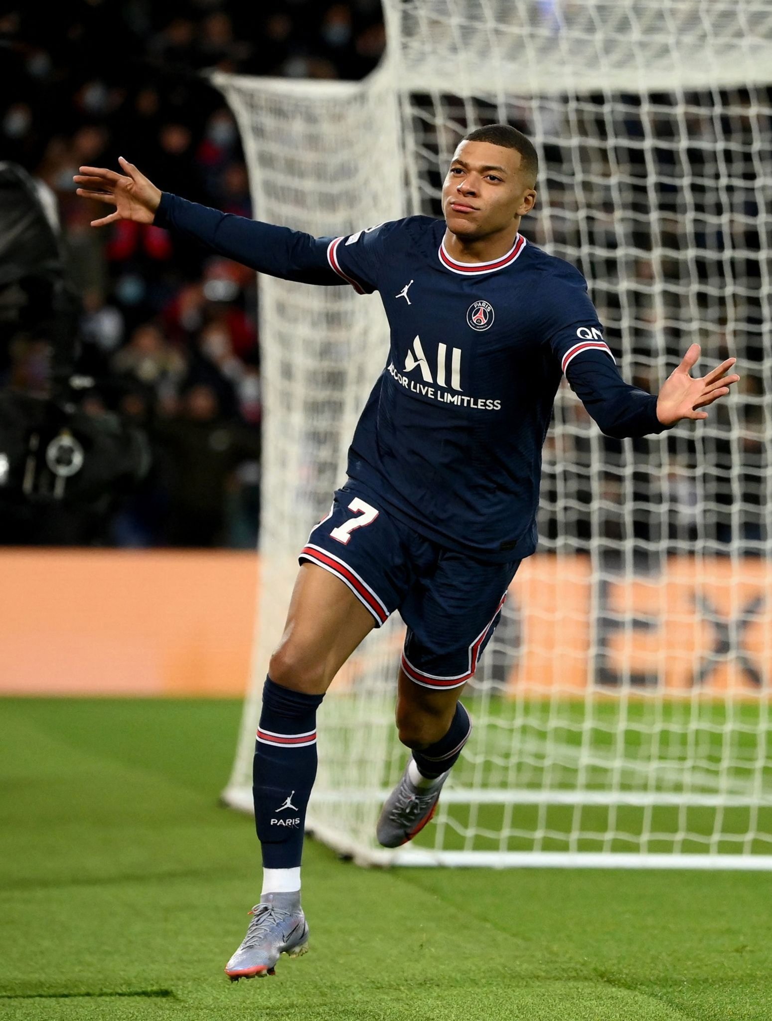 圣诞节后意甲将在13天内踢3轮，上次出现这种情况还是70年前（圣诞后13天内连踢三轮，意甲再现70年前的密集赛程）