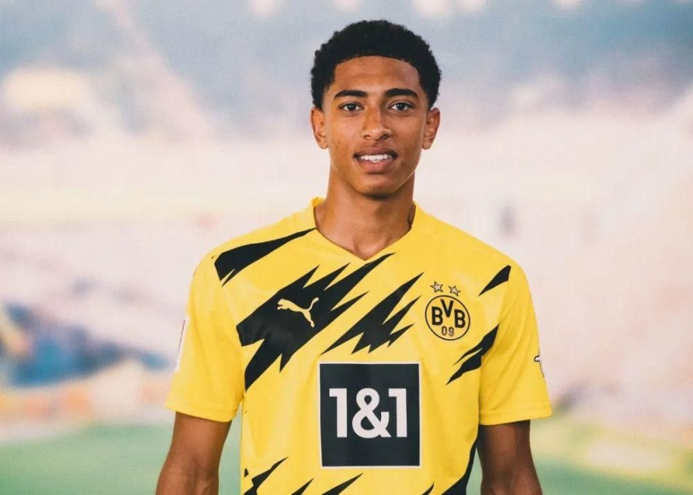 随着保罗在本赛季结束后退役，梦八仅剩下詹姆斯一人还未退役