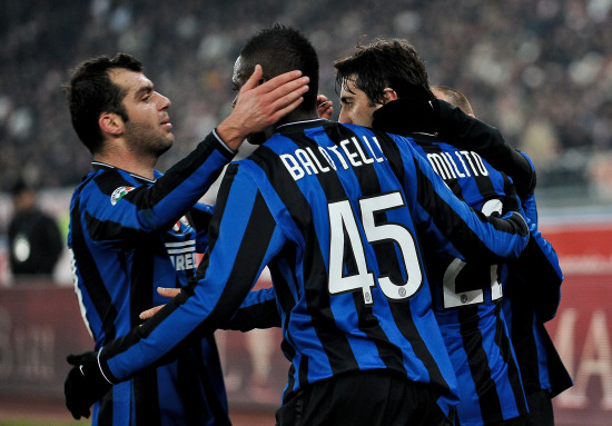 不相伯仲！米兰与那不勒斯近4次交手2胜2负（难分高下：米兰与那不勒斯近4次对决各取两胜）