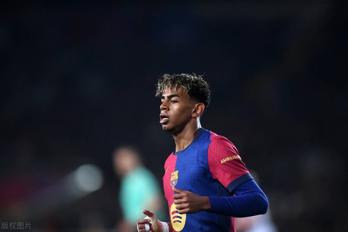 重庆铜梁龙冲超成功，重庆足球时隔4个赛季重返中超联赛（重庆铜梁龙成功升超，重庆足球时隔四个赛季重回中超）