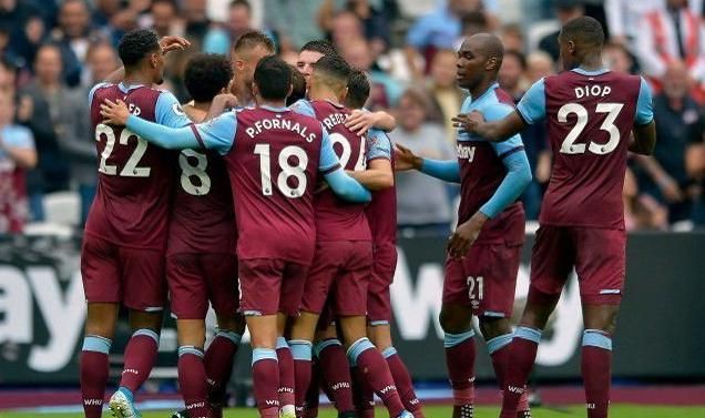 2025赛季，成都蓉城以红焰为刃、热血为甲，在三...